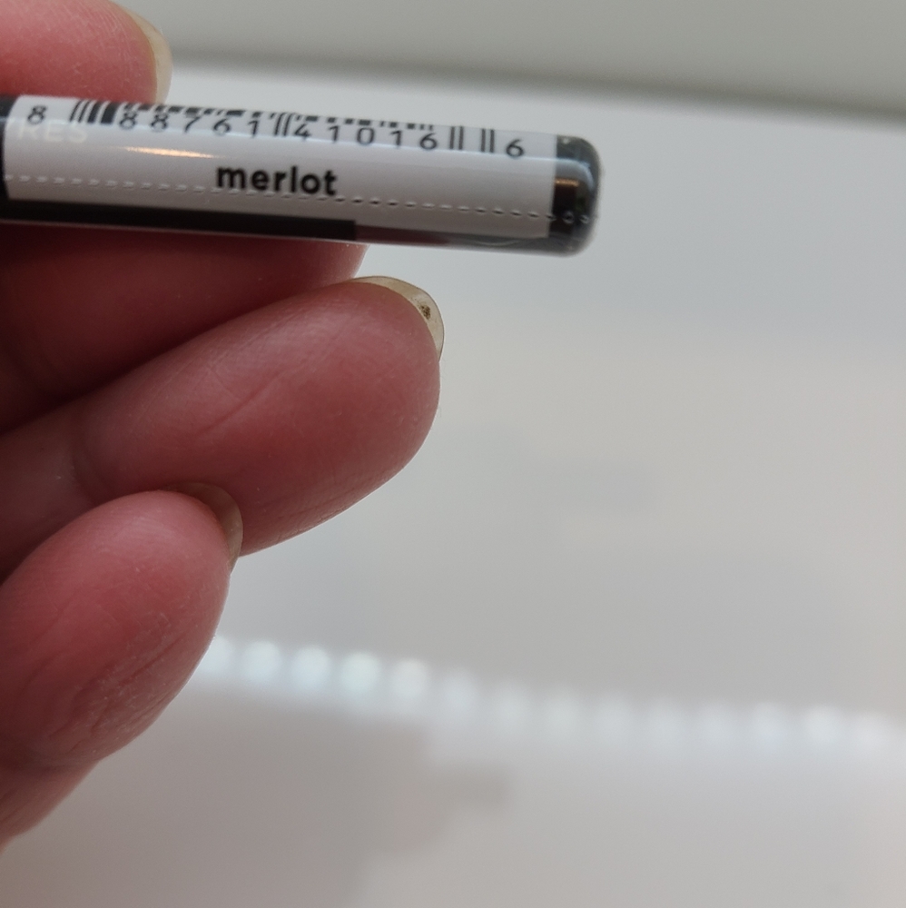 AVON/ LIPLINER - Picture 2 of 2